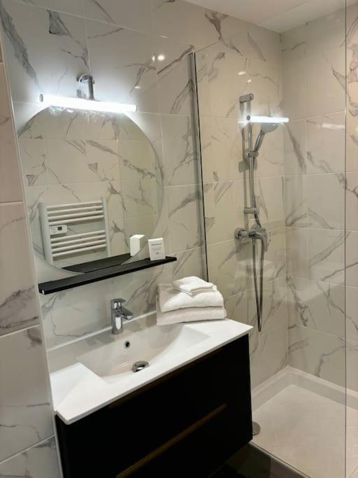 L'Olivier - Calme, Chaleureux, Proche Transports Apartment Лион Екстериор снимка